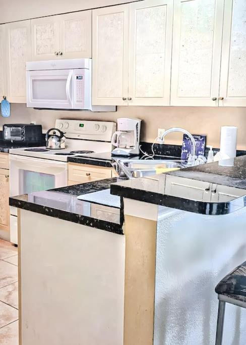 Entire Rental 3-Br Minutes From Disney X8 Hot Tub Apartment 2204 Орландо Экстерьер фото